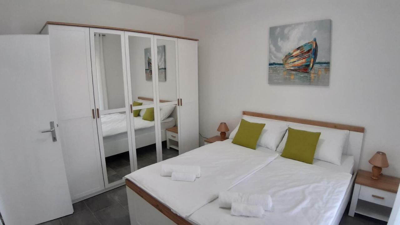 Appartement Relax à Starigrad Paklenica Extérieur photo